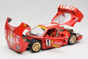 Ferrari F40 Evoluzione Bburago 1:18 3042 Metall - pilt 2/8