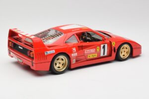 Ferrari F40 Evoluzione Bburago 1:18 3042 Metall - pilt 3/8