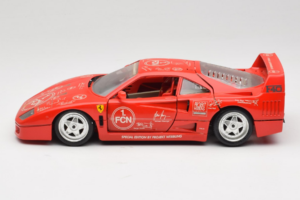 Ferrari F40 Evoluzione FC Nürnberg Special Edition Punane Bburago 1:18 3042-FCN Metall - pilt 4/8