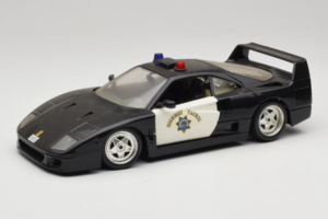 Ferrari F40 Highway Patrol Must Valge Bburago 1:18 3022-H1 Metall