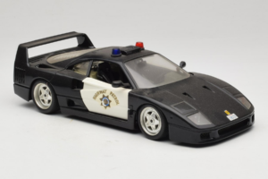 Ferrari F40 Highway Patrol Must Valge Bburago 1:18 3022-H1 Metall - pilt 6/8