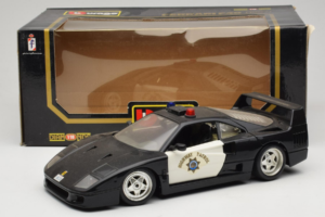 Ferrari F40 Highway Patrol Must Valge Bburago 1:18 3022-H1 Metall - pilt 8/8