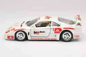 Ferrari F40 Kart-o-Mania Valge Bburago 1:18 3332-W3 Metall - pilt 4/8