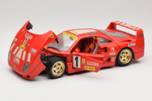 Ferrari F40 Pirelli Agip #1 Ferrari Club Italia Punane Bburago 1:18 3032-P2 Metall - pilt 2/8