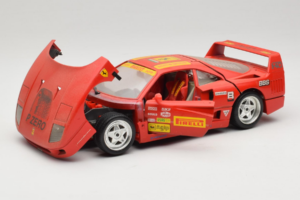 Ferrari F40 Pirelli BBS Punane Bburago 1:18 3032-P4 Metall - pilt 2/8