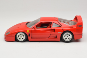 Ferrari F40 Punane Diamond Edition Bburago 1:18 3022-P1 Metall - pilt 4/8