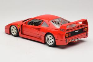 Ferrari F40 Punane Diamond Edition Bburago 1:18 3022-P1 Metall - pilt 7/8