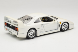 Ferrari F40 Valge Bburago 1:18 3332-W4 Metall - pilt 3/8