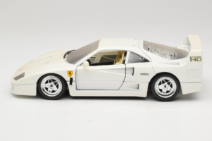 Ferrari F40 Valge Bburago 1:18 3332-W4 Metall - pilt 4/8
