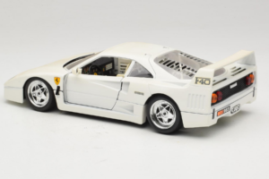 Ferrari F40 Valge Bburago 1:18 3332-W4 Metall - pilt 7/8