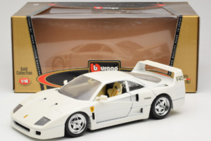 Ferrari F40 Valge Bburago 1:18 3332-W4 Metall - pilt 8/8