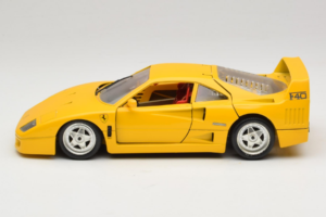 Ferrari F40 Kollane Bburago 1:18 3032-Y1 Metall - pilt 4/8