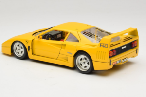 Ferrari F40 Kollane Bburago 1:18 3032-Y1 Metall - pilt 7/8