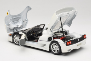 Ferrari F50 Kabriolett Valge Bburago 1:18 3352-W1 Metall - pilt 5/8