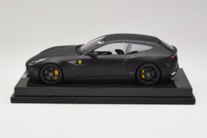 Ferrari FF Matte Black MR Collection 1:18 FERR04CAL Vaik