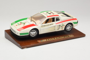Ferrari Testarossa Italia 90 Valge Bburago 1:18 3059-W1 Metall - pilt 2/8
