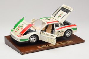 Ferrari Testarossa Italia 90 Valge Bburago 1:18 3059-W1 Metall - pilt 3/8