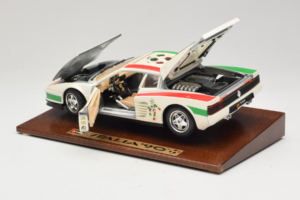 Ferrari Testarossa Italia 90 Valge Bburago 1:18 3059-W1 Metall - pilt 5/8