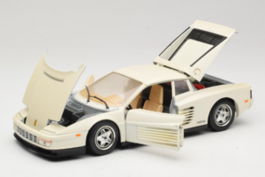 Ferrari Testarossa Valge Bburago 1:18 3019-W1 Metall - pilt 2/8