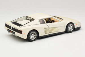 Ferrari Testarossa Valge Bburago 1:18 3019-W1 Metall - pilt 3/8