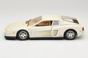 Ferrari Testarossa Valge Bburago 1:18 3019-W1 Metall - pilt 4/8