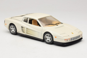 Ferrari Testarossa Valge Bburago 1:18 3019-W1 Metall - pilt 6/8