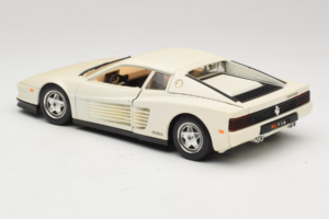 Ferrari Testarossa Valge Bburago 1:18 3019-W1 Metall - pilt 7/8
