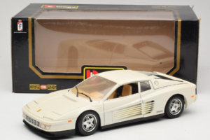 Ferrari Testarossa Valge Bburago 1:18 3019-W1 Metall - pilt 8/8