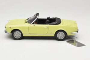 Fiat 124 Spider BS1 Kollane Sun Star 1:18 4921 Metall - pilt 4/8