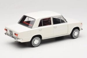 Fiat 124 Valge IXO 1:18 18CMC205OP Metall - pilt 3/8