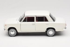 Fiat 124 Valge IXO 1:18 18CMC205OP Metall - pilt 4/8