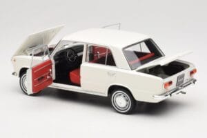 Fiat 124 Valge IXO 1:18 18CMC205OP Metall - pilt 5/8