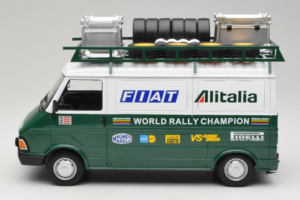 Fiat 242 Alitalia Rally Team Assistance With Trailer 1978 IXO 1:18 18CMC027WX Metall - pilt 4/7