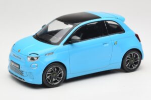 Abarth 500e Sinine IXO 1:18 MCG18499 Metall