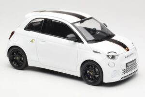 Abarth 500e Valge IXO 1:18 MCG18497 Metall - pilt 4/6