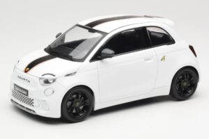 Abarth 500e Valge IXO 1:18 MCG18497 Metall