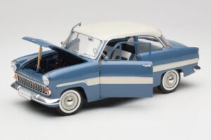 Ford Taunus 12M P2 Sinine Triibud Revell 1:18 08880-M1 Metall - pilt 2/8