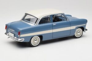 Ford Taunus 12M P2 Sinine Triibud Revell 1:18 08880-M1 Metall - pilt 3/8