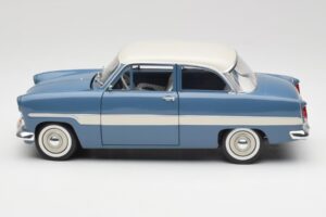 Ford Taunus 12M P2 Sinine Triibud Revell 1:18 08880-M1 Metall - pilt 4/8