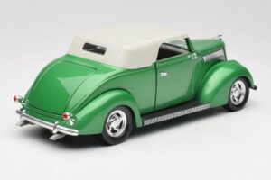 Ford Kabriolett Roheline Road Signature 1:18 92239 Metall - pilt 3/8