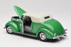 Ford Kabriolett Roheline Road Signature 1:18 92239 Metall - pilt 5/8