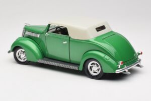 Ford Kabriolett Roheline Road Signature 1:18 92239 Metall - pilt 7/8