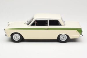 Ford Cortina Lotus White & Green Stripe MCG 1:18 MCG18434 Metall - pilt 3/6