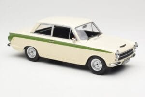 Ford Cortina Lotus White & Green Stripe MCG 1:18 MCG18434 Metall - pilt 4/6
