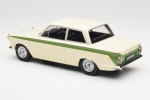 Ford Cortina Lotus White & Green Stripe MCG 1:18 MCG18434 Metall - pilt 5/6