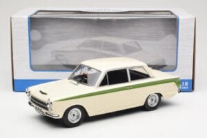 Ford Cortina Lotus White & Green Stripe MCG 1:18 MCG18434 Metall - pilt 6/6
