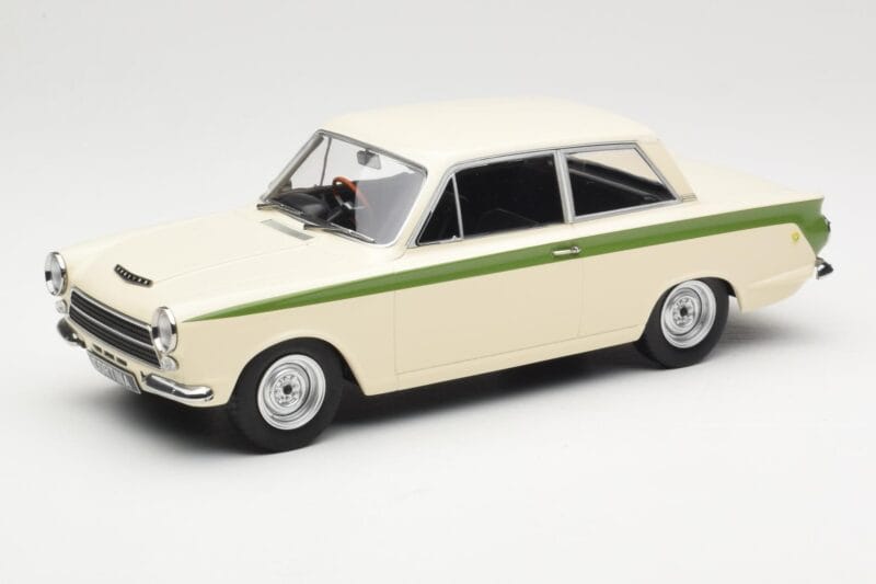 Ford Cortina Lotus White & Green Stripe MCG 1:18 MCG18434 Metall