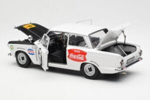 Ford Cortina Mk1 #3 P. Hughes / B. Young African Safari Rally 1964 AUTOart 1:18 86428 Metall - pilt 5/8