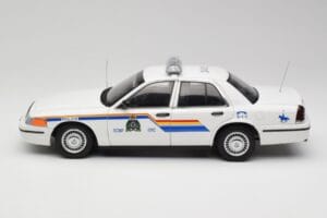 Ford Crown Victoria RCMP Police Car AUTOart 1:18 72706 Metall - pilt 4/8