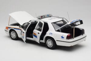Ford Crown Victoria RCMP Police Car AUTOart 1:18 72706 Metall - pilt 5/8